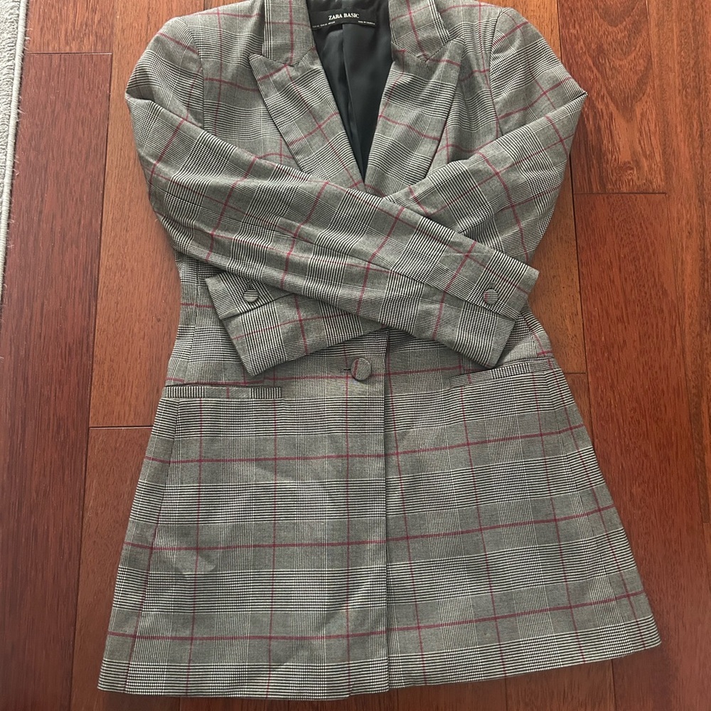 Zara Women's Checkered Blazer in Gray and Red